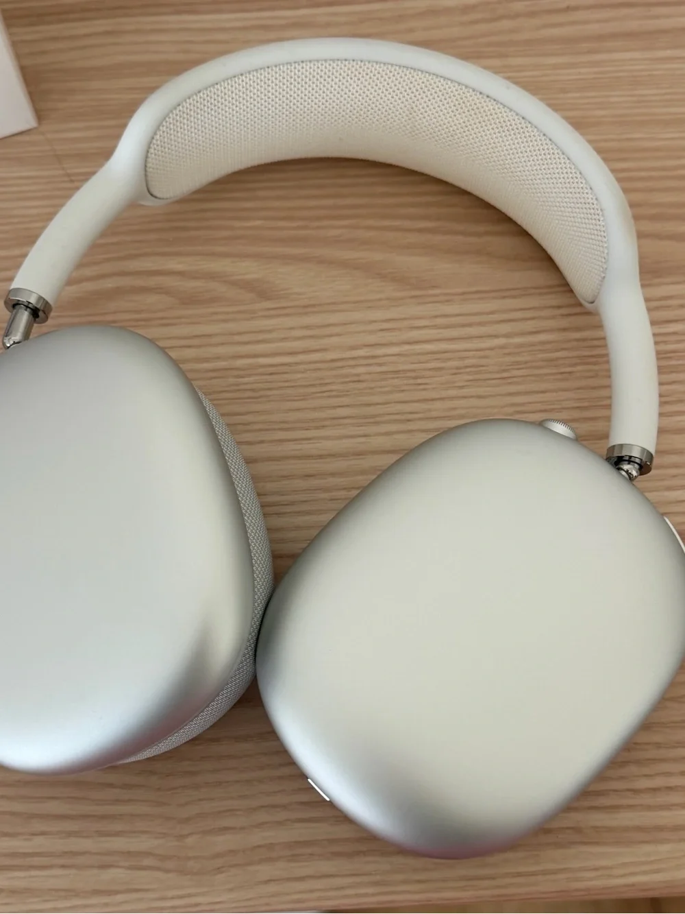 Apple AirPods Max - Silver and White Over-Ear Headphones with Case